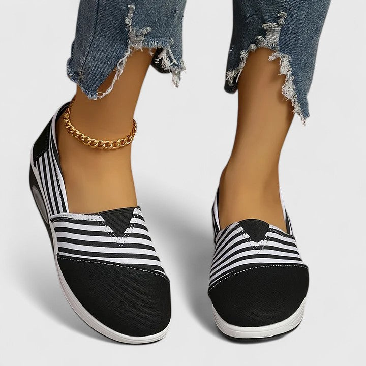 EDYTA | Wsuwane sneakersy w paski