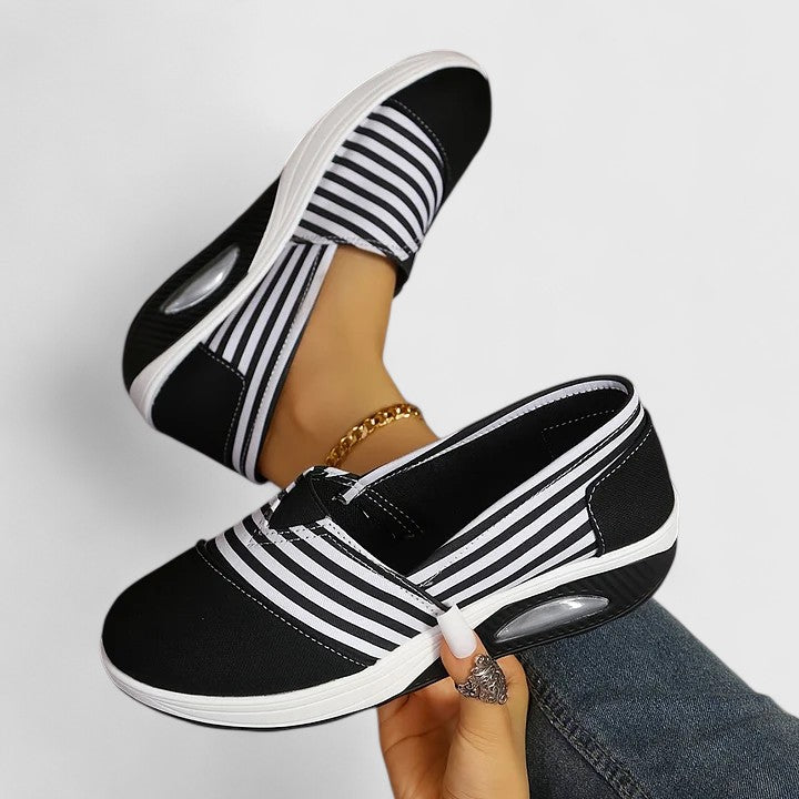 EDYTA | Wsuwane sneakersy w paski