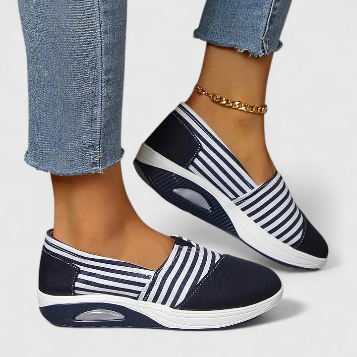 EDYTA | Wsuwane sneakersy w paski