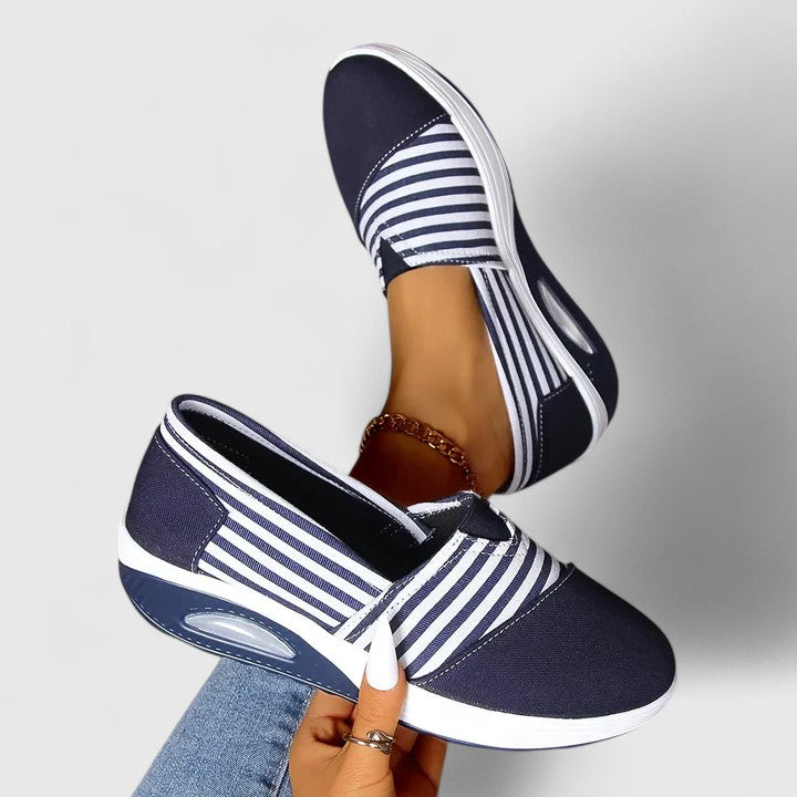 EDYTA | Wsuwane sneakersy w paski