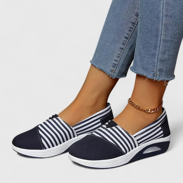 EDYTA | Wsuwane sneakersy w paski