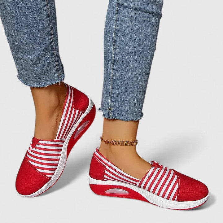 EDYTA | Wsuwane sneakersy w paski